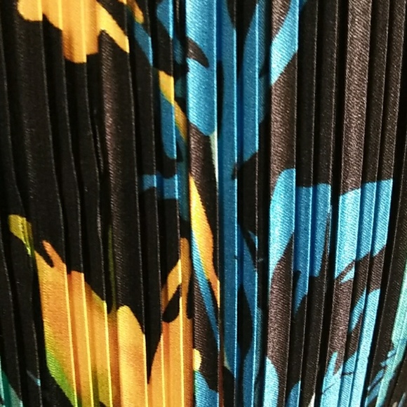 1X Milano Woman Crinkle Top - Picture 5 of 7